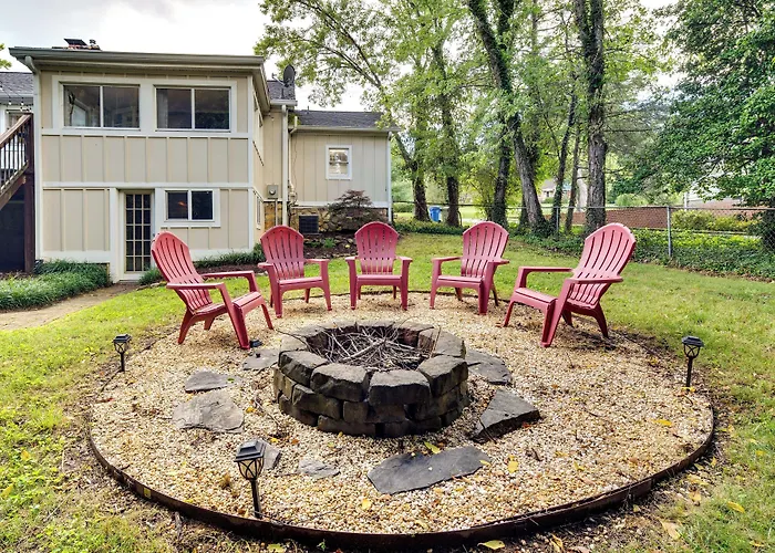 Hendersonville Haven W/ Fire Pit, Grill, Deck!
