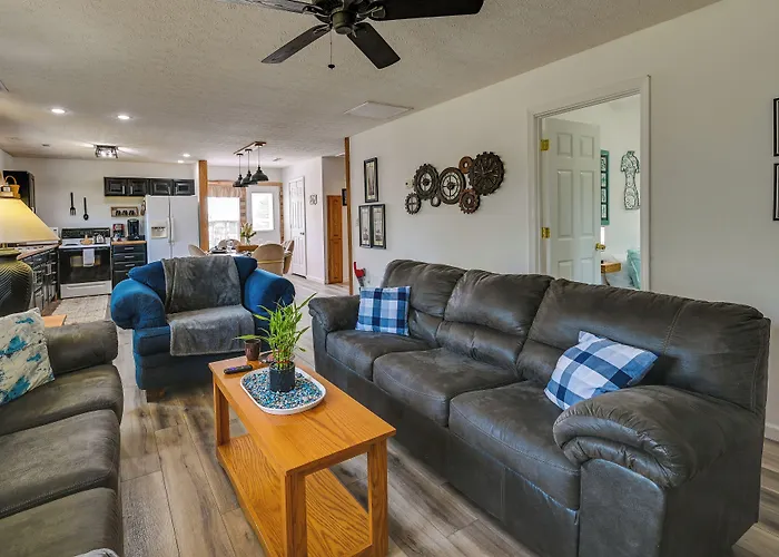 Charming Smiths Grove Home Near Cave Tours!