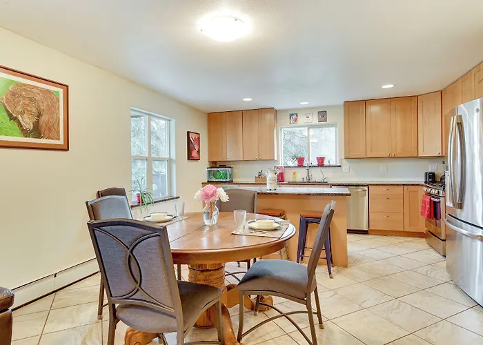Lovely Soldotna Home, Steps From Kenai River