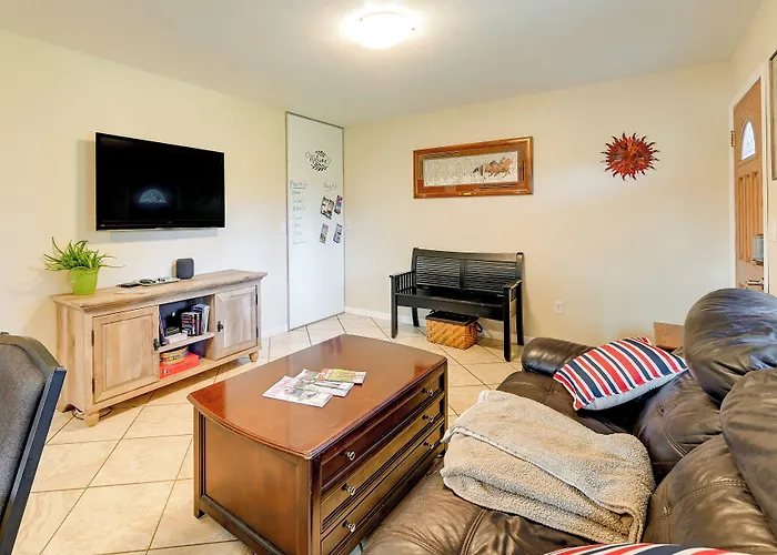 Lovely Soldotna Home, Steps From Kenai River