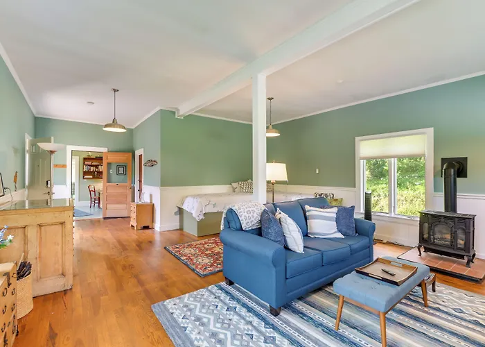 Pet-Friendly Maine Cottage By Northern Bay