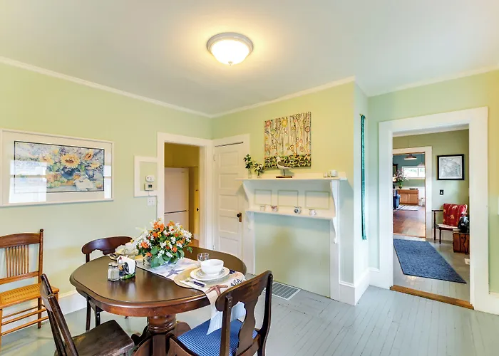 Pet-Friendly Maine Cottage By Northern Bay