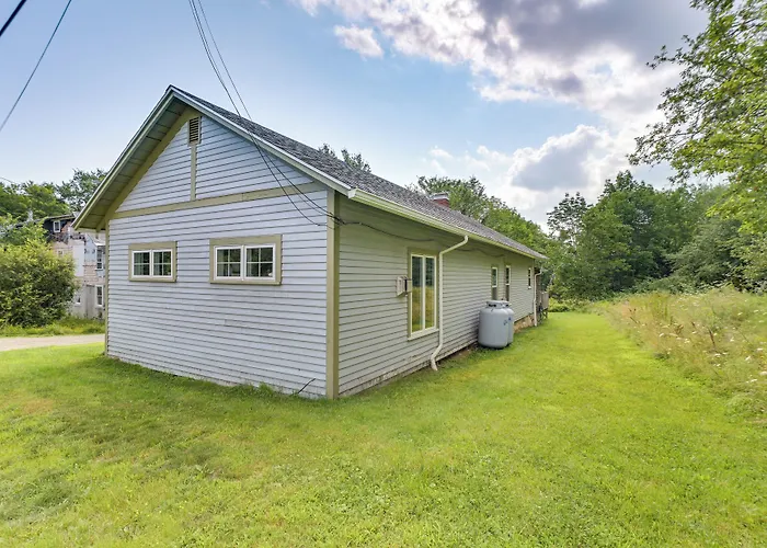 Pet-Friendly Maine Cottage By Northern Bay