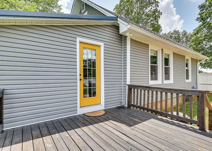 Cozy Tennessee Abode W/ Private Hot Tub & Fire Pit