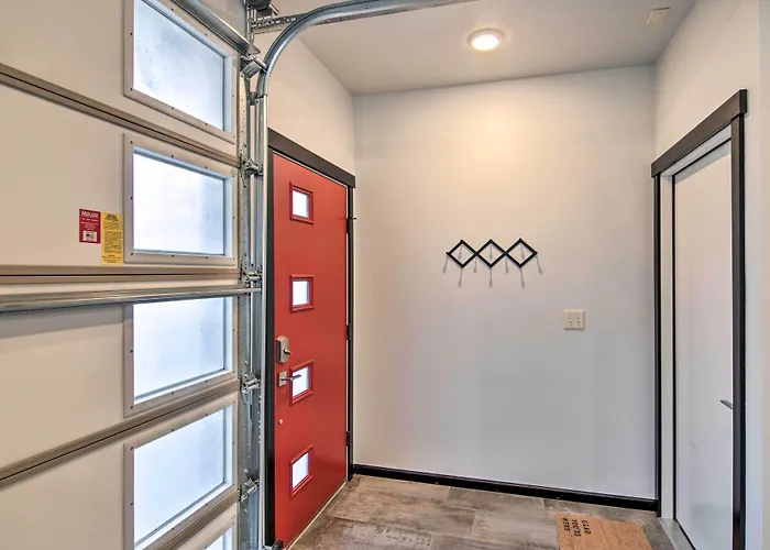 Contemporary-Boho Loft In Downtown Livingston!