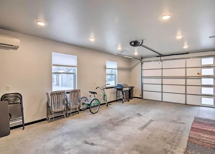 Contemporary-Boho Loft In Downtown Livingston!