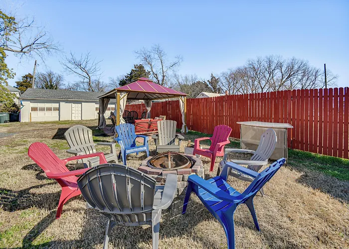 Hampton Sanctuary W/ Fire Pit & Fenced Yard!