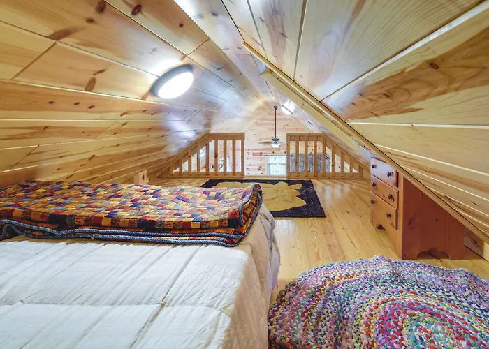 Marlinton Cabin Rental W/ Greenbrier River Access!