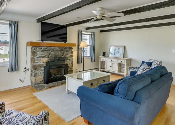 Cozy Westbrook Vacation Rental - Walk To Beach!