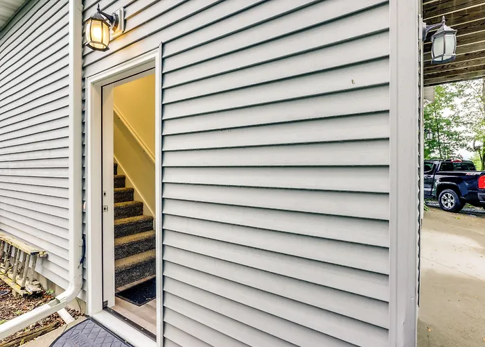 Sheboygan Getaway W/ Deck + On-Site Lake Access!