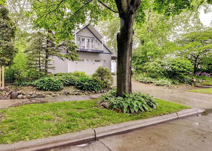 Sheboygan Getaway W/ Deck + On-Site Lake Access!