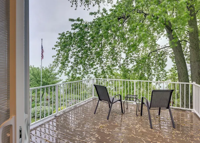 Sheboygan Getaway W/ Deck + On-Site Lake Access!