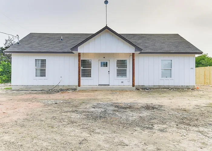 Texas Family Home W/ Hot Tub: 1 Mi To Lake Whitney