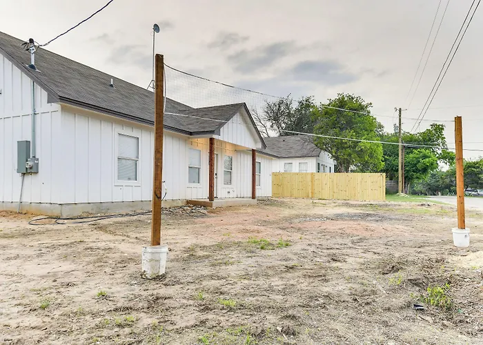 Texas Family Home W/ Hot Tub: 1 Mi To Lake Whitney