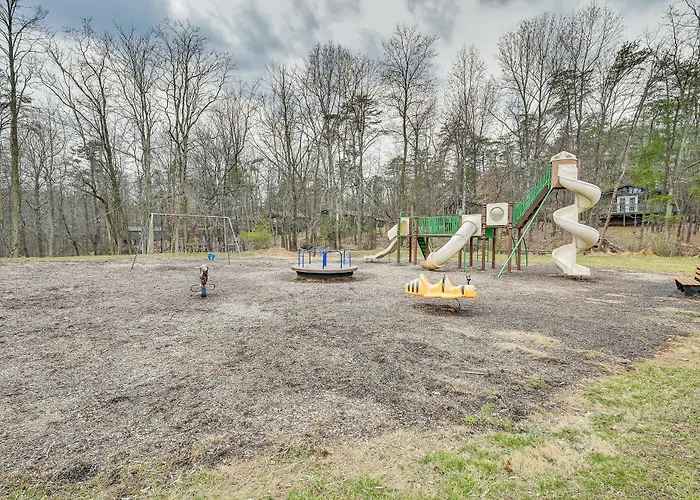Charming Hedgesville Retreat W/ Deck + Fireplace!