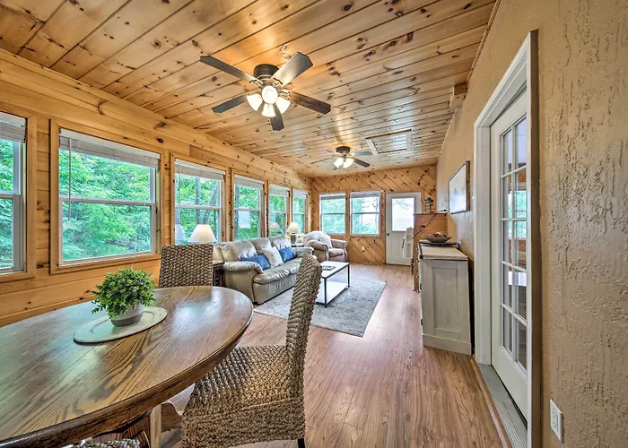 Huge Blairsville Cabin: Game Room + Mtn View!