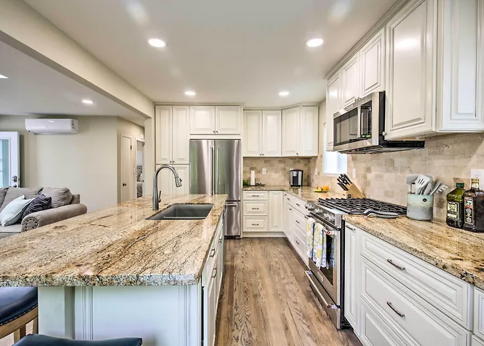 Coastal Carlsbad Home: 1 Mi To Beach & Downtown