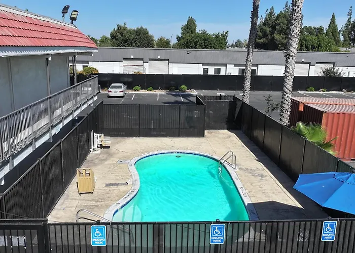 Bridgeview Hotel