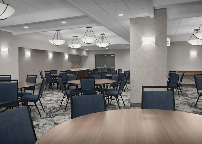 Hampton Inn Indianapolis Downtown Across From Circle Centre