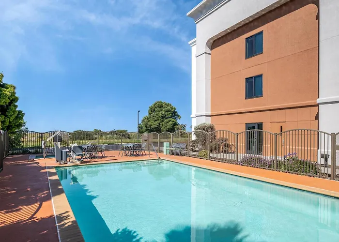 Hampton Inn & Suites Oakland Airport-Alameda