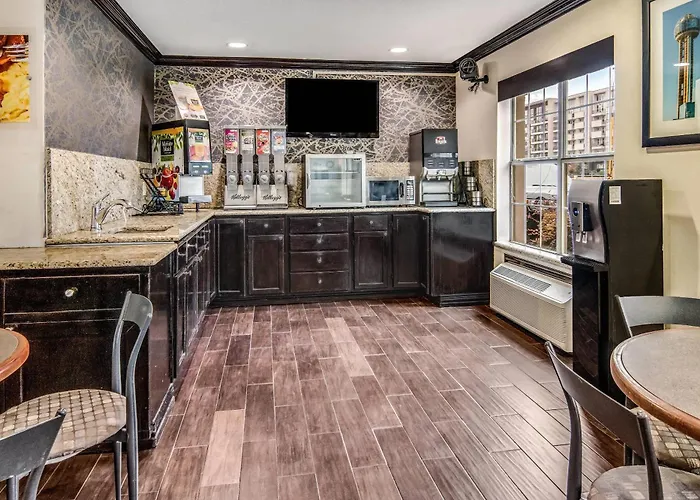 Quality Inn & Suites Dallas-Cityplace