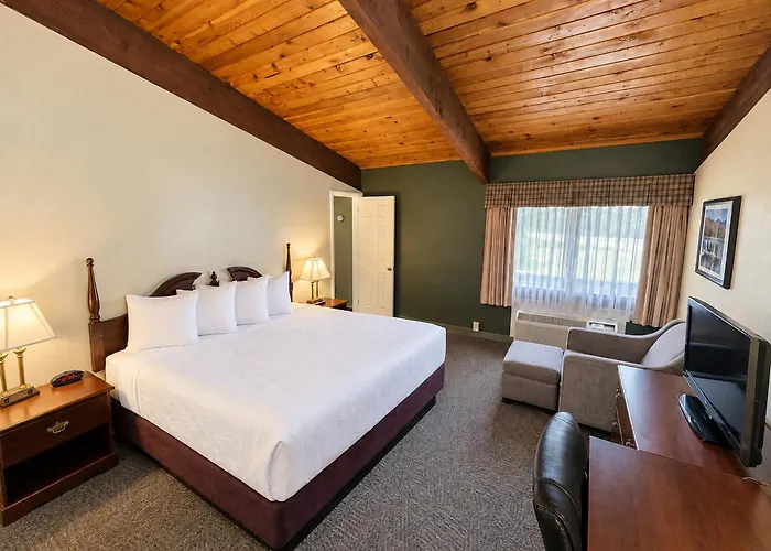 Skyline Hotel Lake George