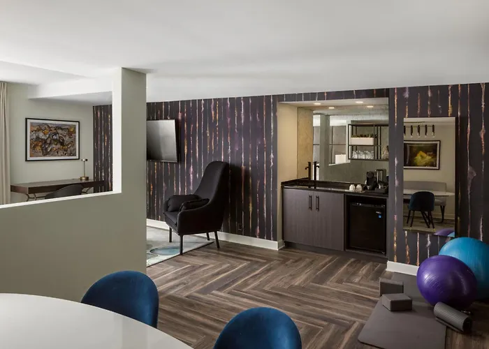 Hotel Deco Omaha, Tapestry Collection By Hilton