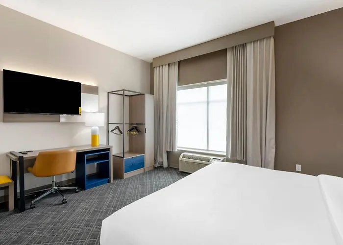 Comfort Inn & Suites Hampton Near Coliseum