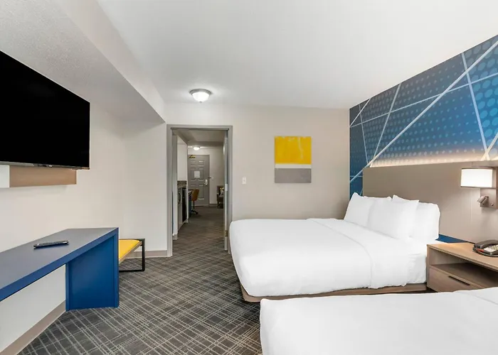 Comfort Inn & Suites Hampton Near Coliseum