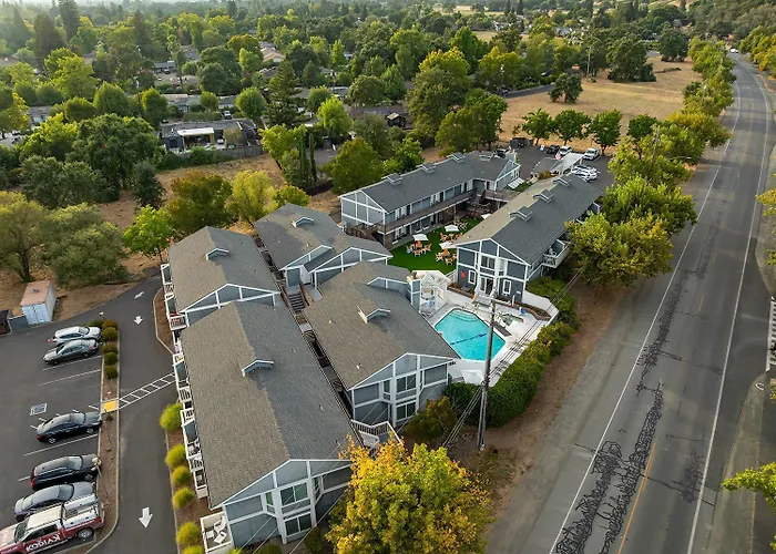Upvalley Inn & Hot Springs, An Ascend Collection Hotel