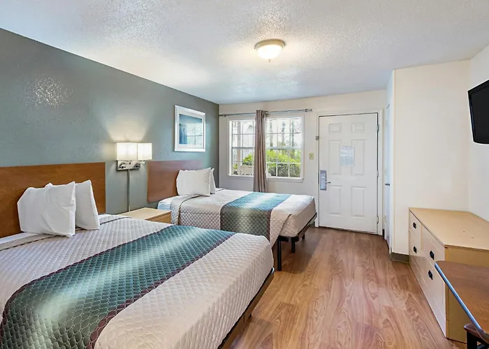 Hometowne Studios By Red Roof Atlanta - Norcross Downtown