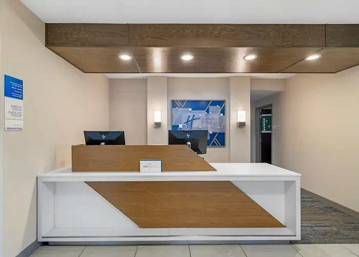 Holiday Inn Express & Suites Minot By Ihg