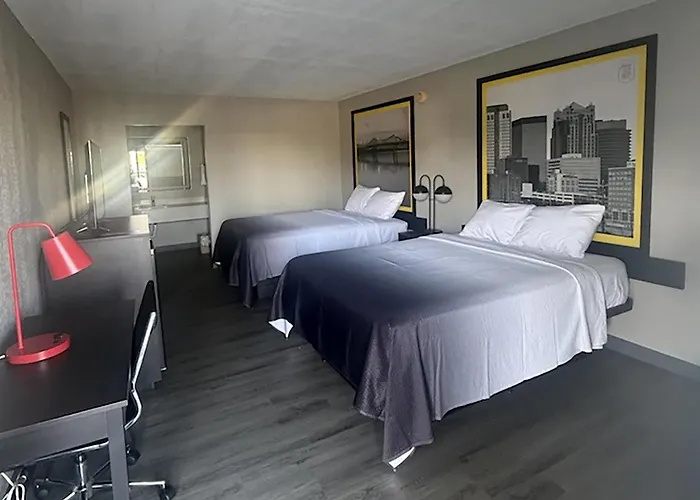 Super 8 By Wyndham Birmingham