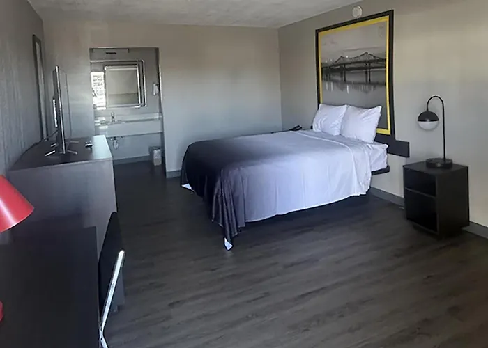 Super 8 By Wyndham Birmingham