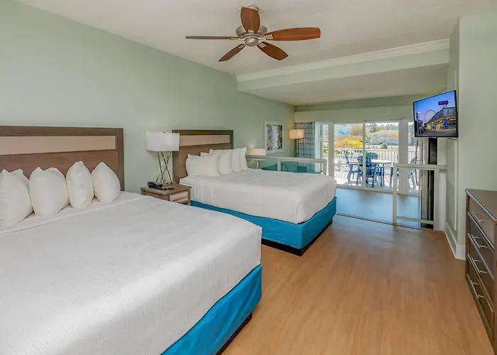 Commander Hotel & Suites