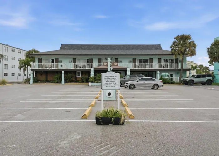 Island House Resort Hotel