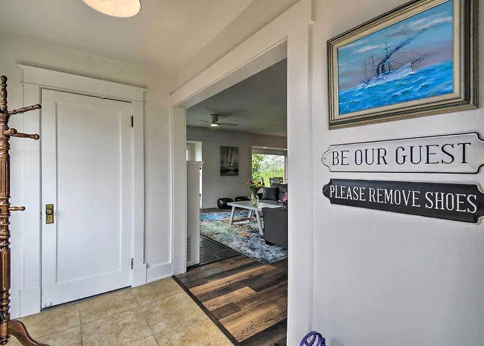 Chic Port Angeles Home W/ Oceanfront Balcony!