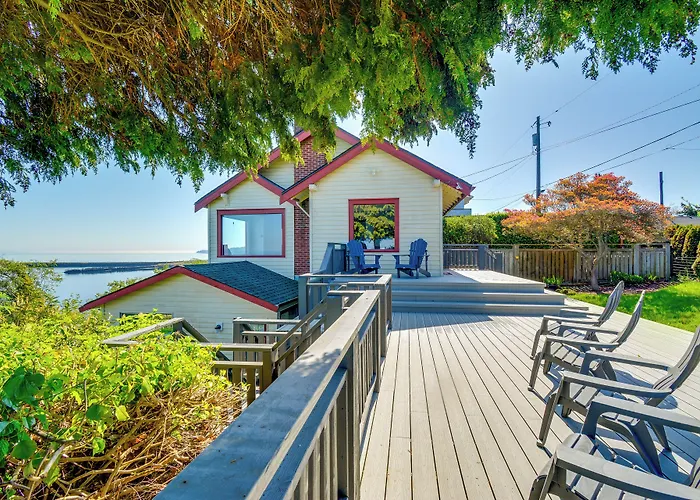 Chic Port Angeles Home W/ Oceanfront Balcony!
