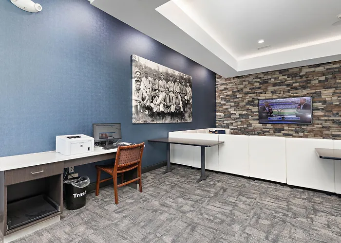 Holiday Inn Express Kansas City North - Parkville By Ihg