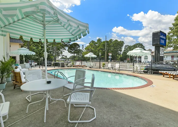 Candlewick Inn And Suites