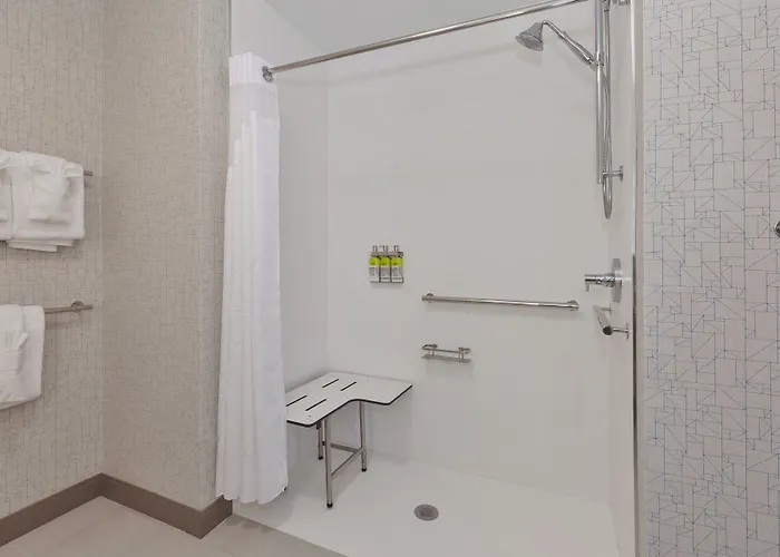 Holiday Inn Express & Suites - Grand Rapids Airport - South By Ihg