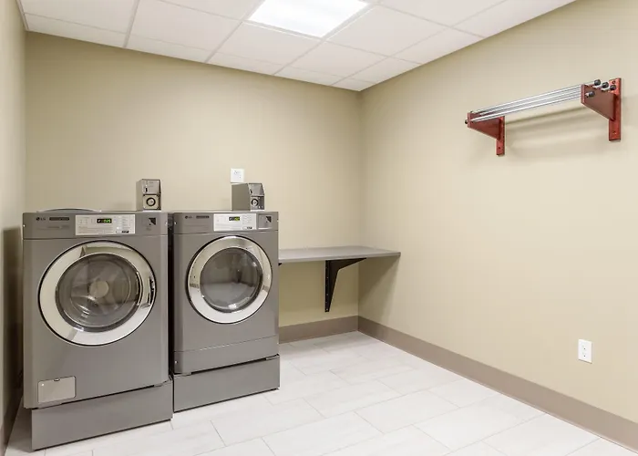 Holiday Inn Express & Suites - Springfield North By Ihg