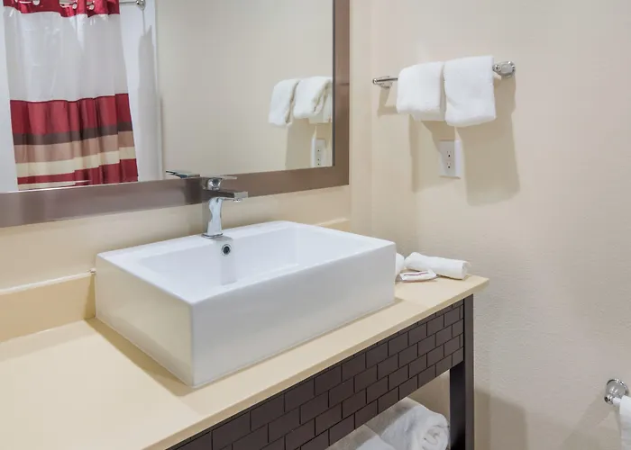 Red Roof Inn Plus+ Fort Worth - Burleson