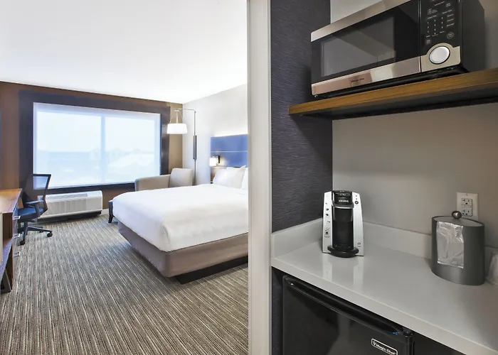 Holiday Inn Express & Suites Okemos - University Area By Ihg