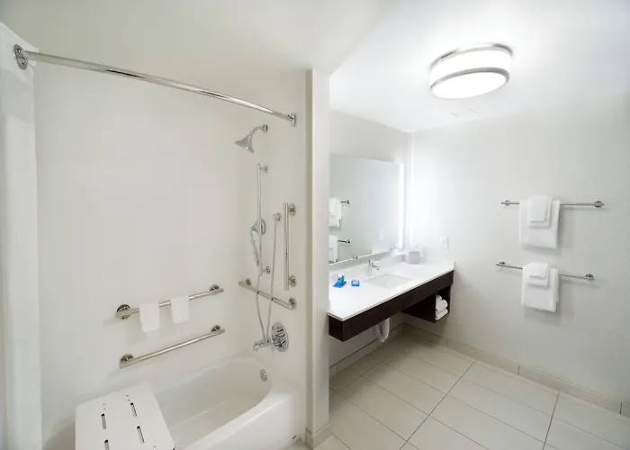 Holiday Inn Express & Suites - Cincinnati North - Liberty Way By Ihg