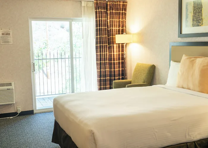 Argo Inn And Suites