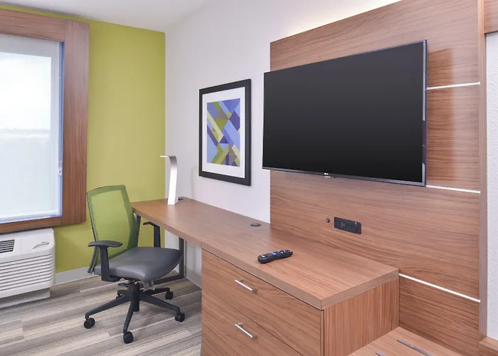 Holiday Inn Express & Suites Omaha Airport By Ihg