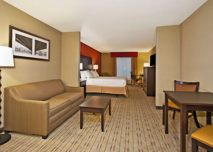 Holiday Inn Express & Suites Springfield By Ihg