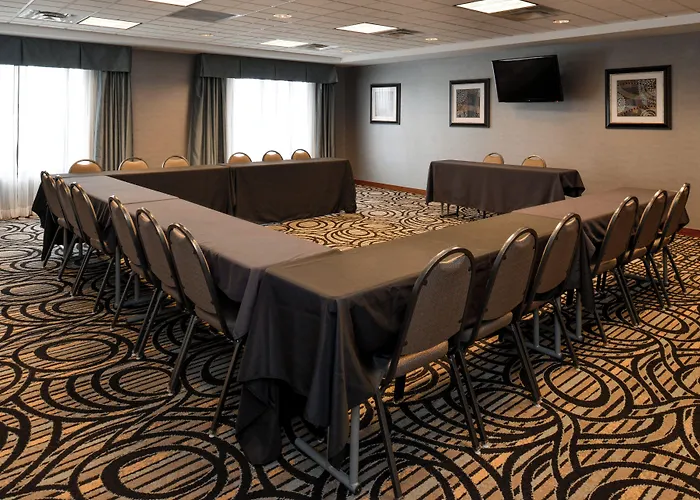 Holiday Inn Express & Suites Greenfield By Ihg