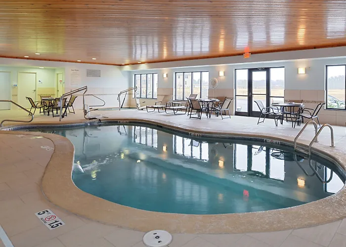 Holiday Inn Express & Suites Greenfield By Ihg